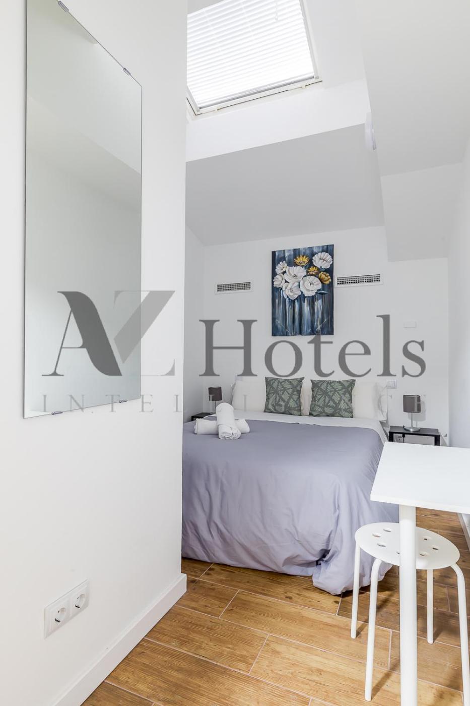 Ayz Luis Cabrera-Auto Check-In Property มาดริด ภายนอก รูปภาพ