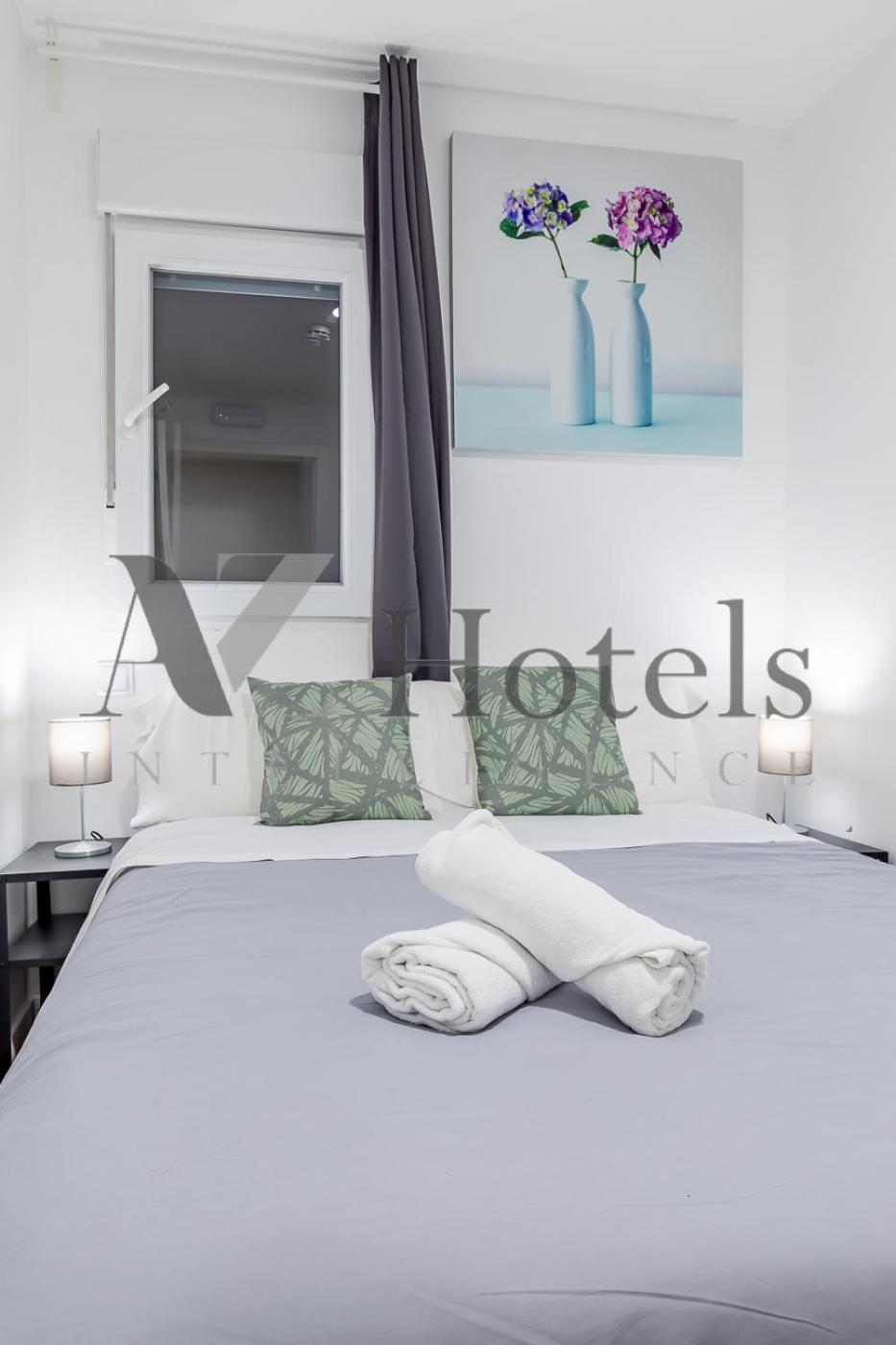 Ayz Luis Cabrera-Auto Check-In Property มาดริด ภายนอก รูปภาพ