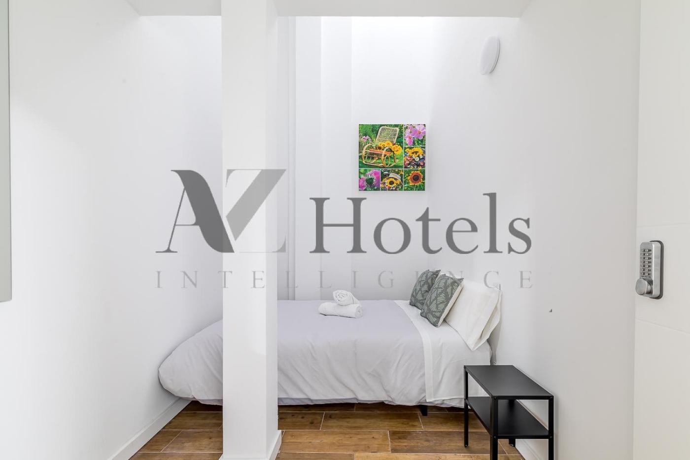 Ayz Luis Cabrera-Auto Check-In Property มาดริด ภายนอก รูปภาพ